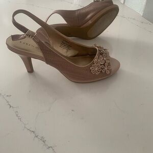 NWT Karen Scott Women's Brown Floral Slingback Heels